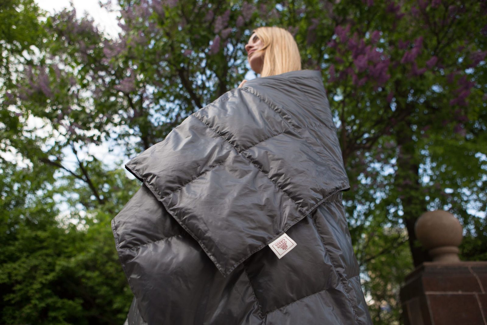 Дорожный плед-одеяло пуховый Travel Plaid Grass Graphite 140x200 вид 3