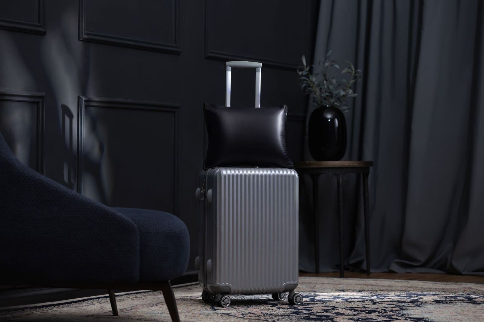 Дорожный плед пуховый Travel Plaid&Pillow Grass Black 140x200