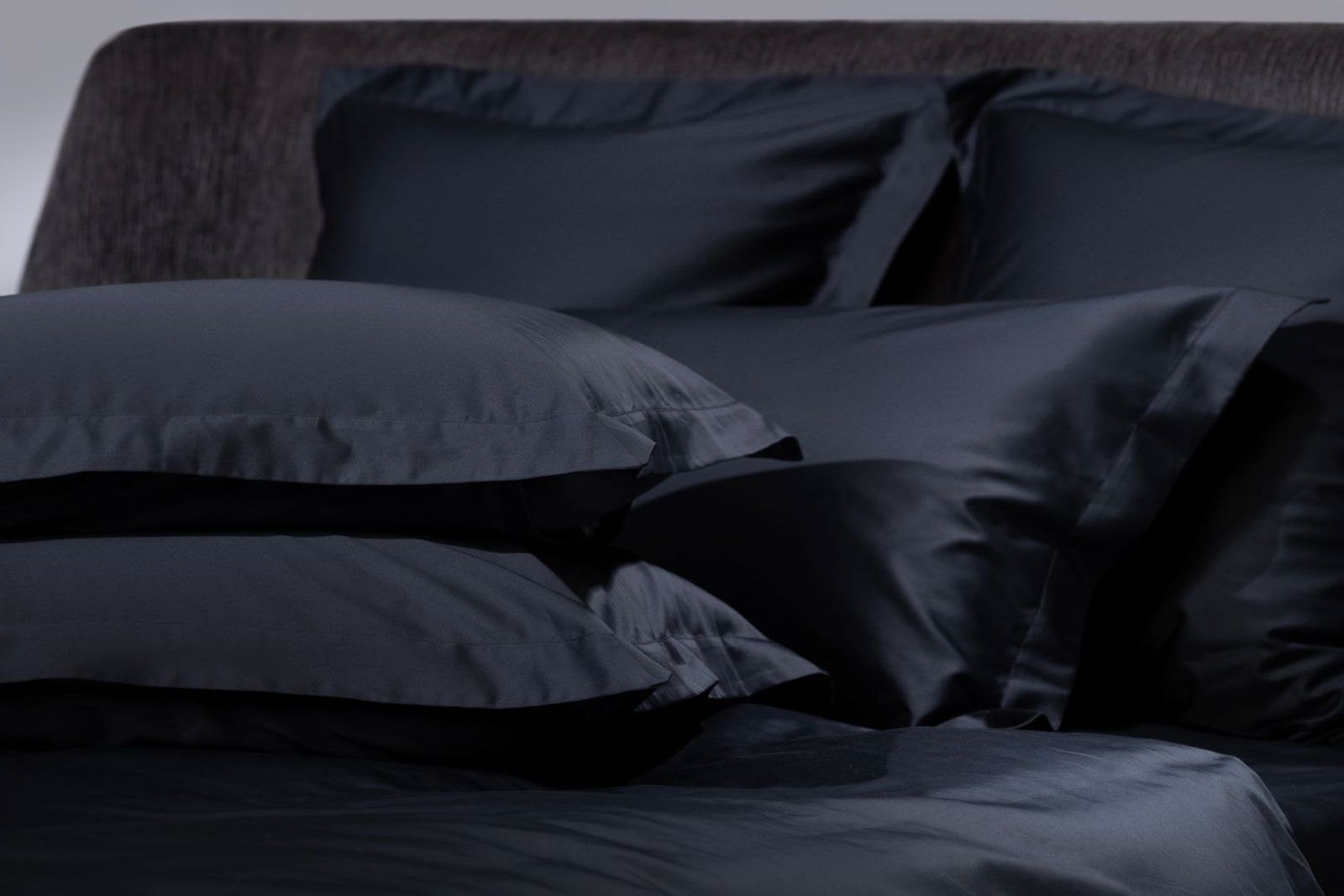 Постельное белье Dark Onyx Allure Grass Евро простыня на резинке