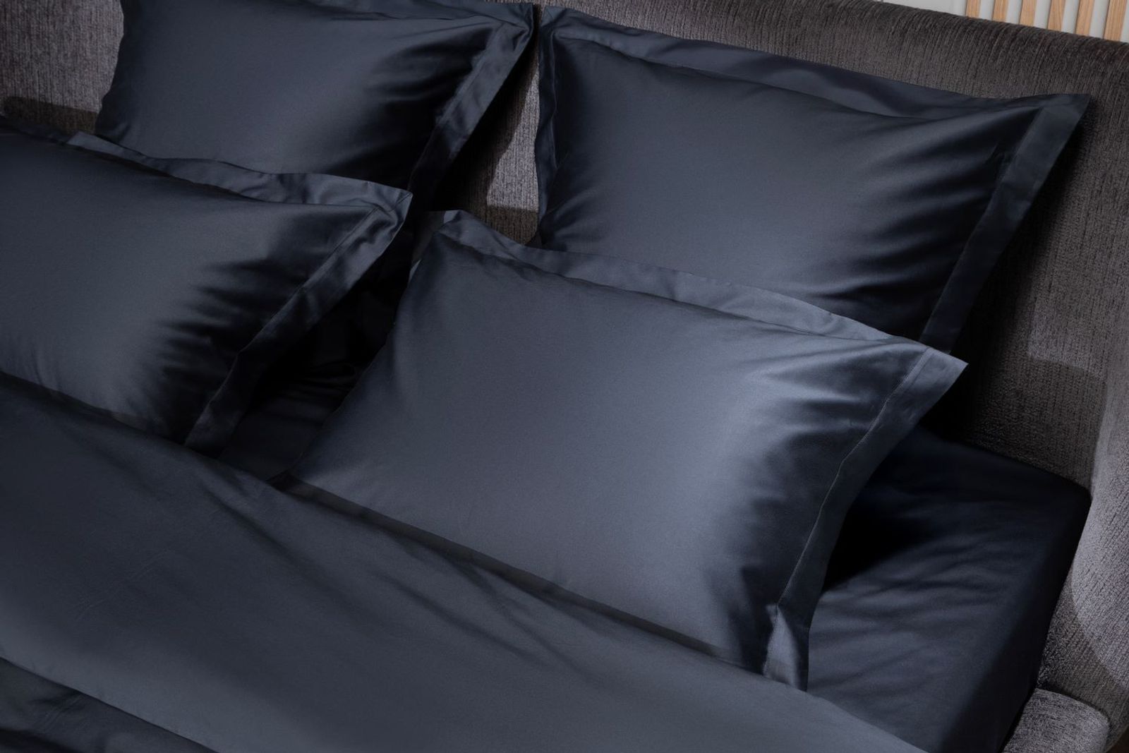 Простыня на резинке Dark Onyx Allure Grass 180х200x40