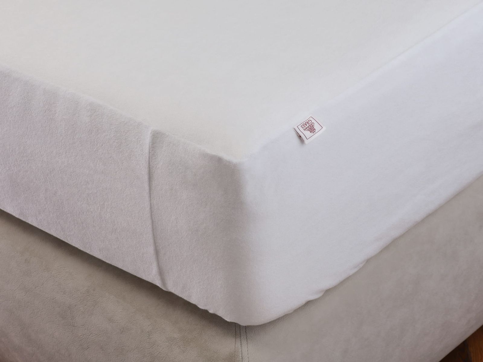 Наматрасник STOP GRASS с юбкой 160x200x40