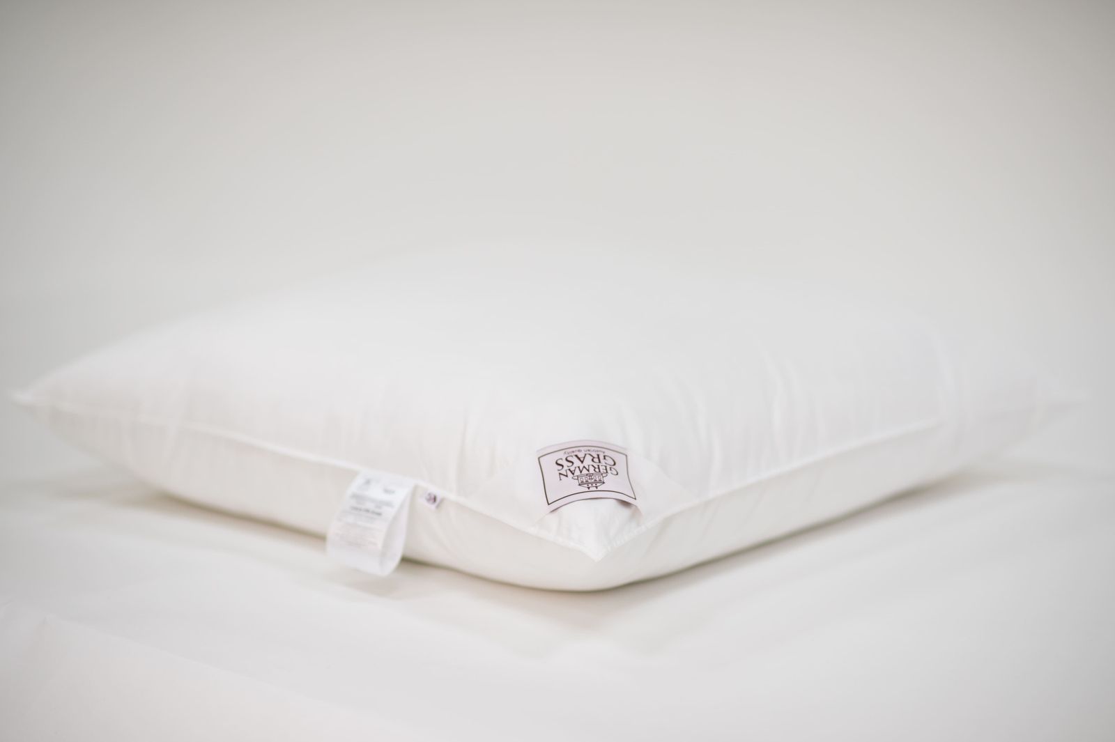 Подушка LUXURY SILK GRASS мягкая 68х68