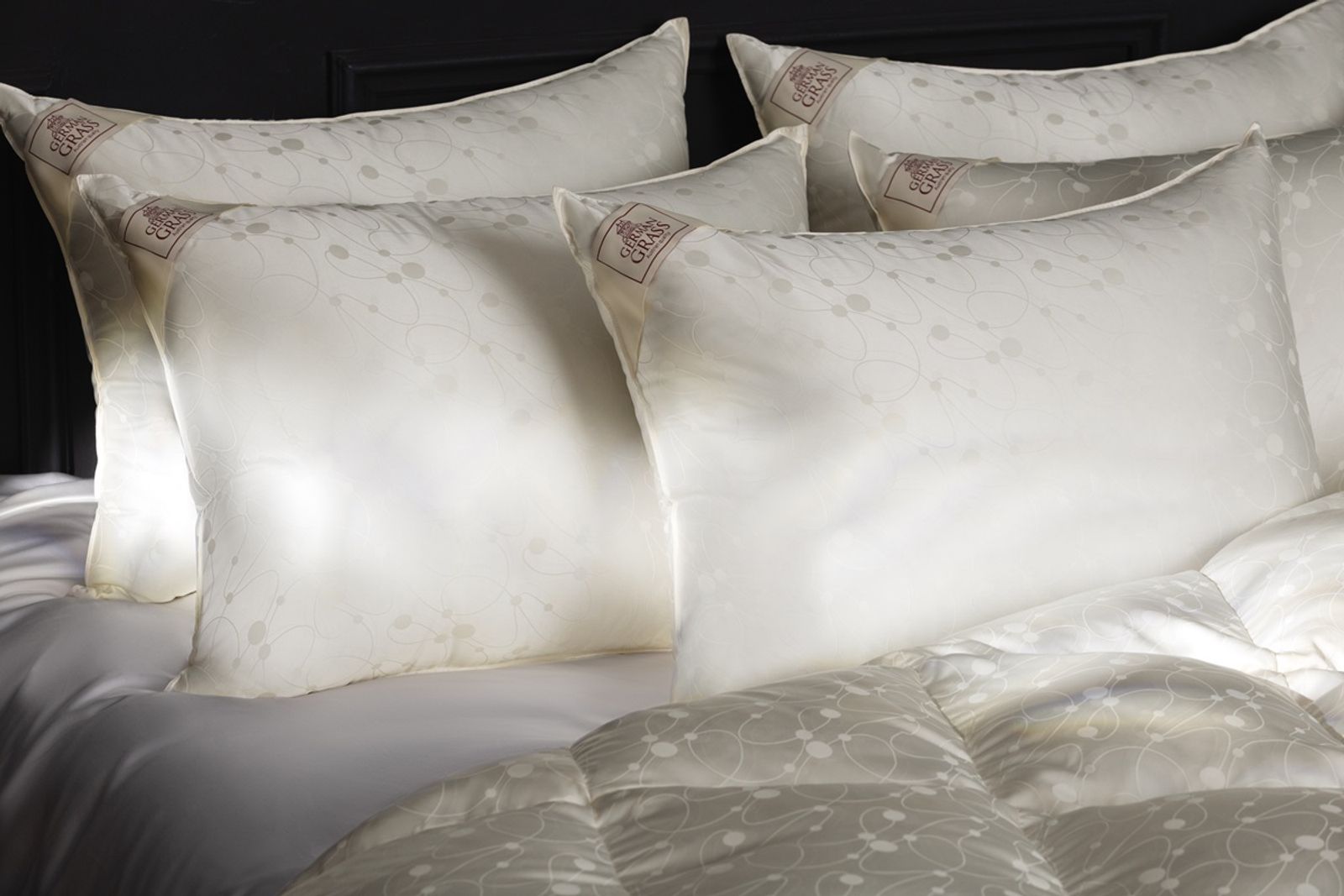 Подушка из пуха гаги EXCLUSIVE SILK EIDER DOWN средняя 50x68