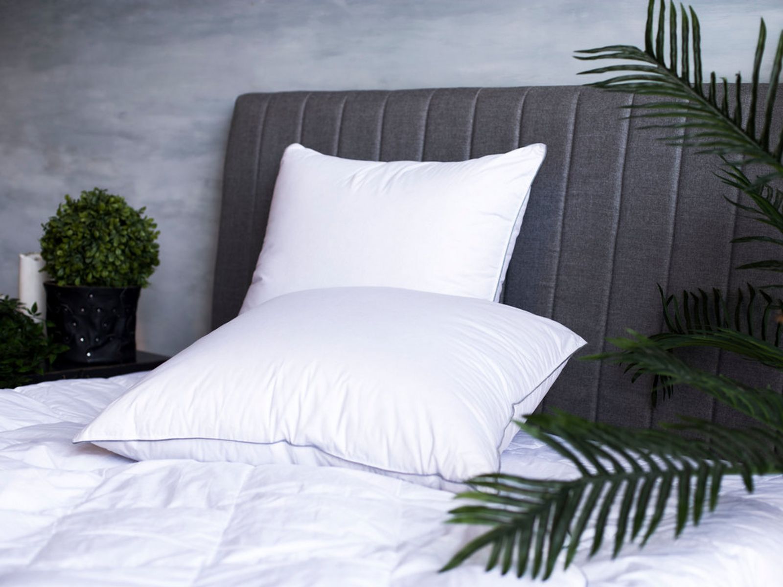 Подушка GRAY FAMILIE DOWN средняя 68х68 вид 2