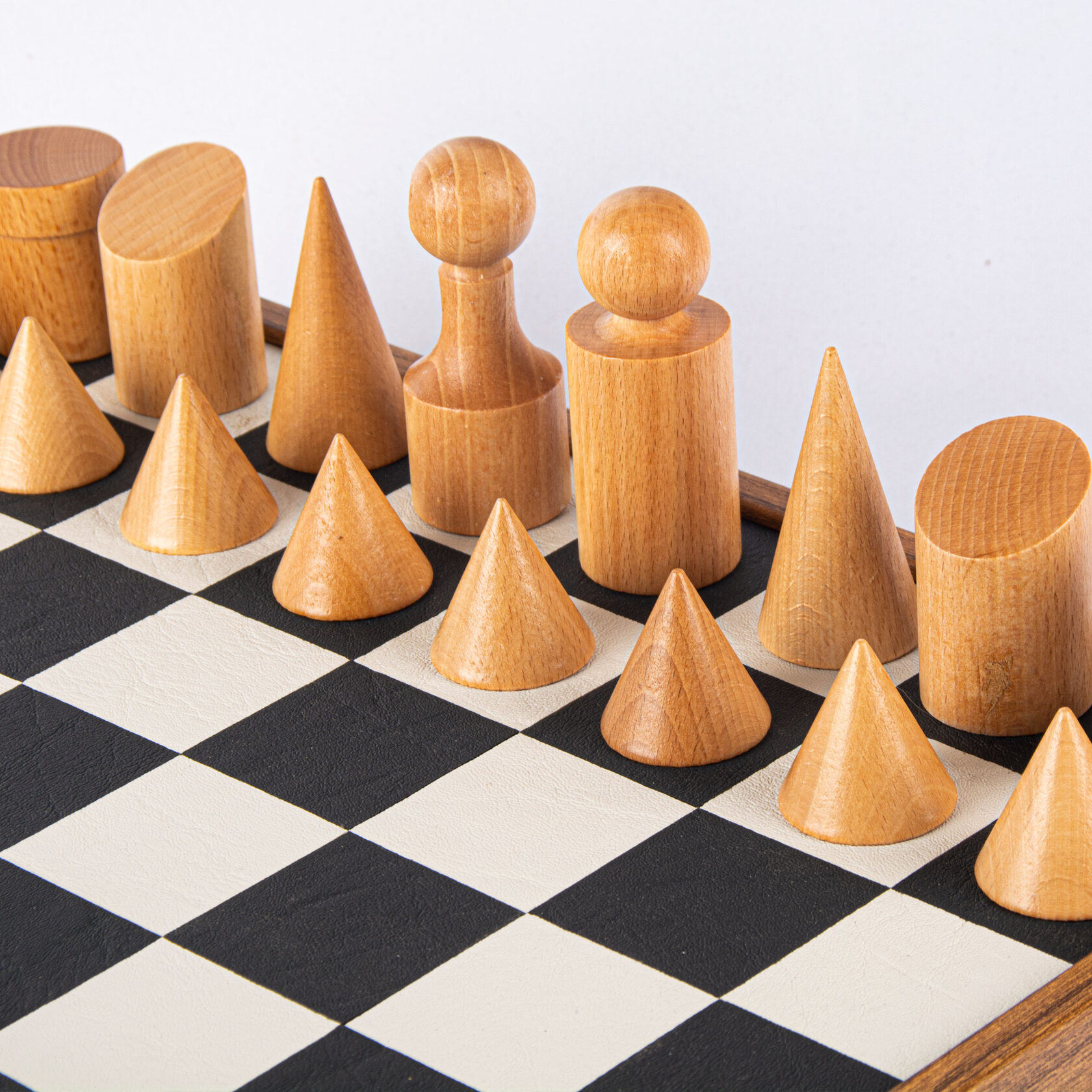 CHESSШахматы в стиле Баухаус, 40х40см, дерево, поле эко-кожа