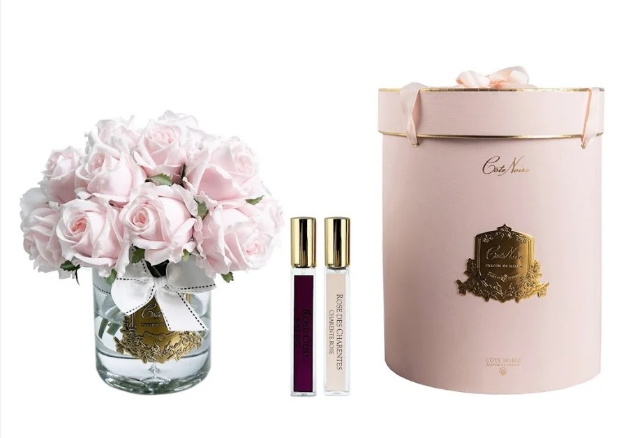 GRAND ROSE BUDS BOUQUETБольшой букет из бутонов роз, 2 спрея по 10 мл, розовый, золотой декор