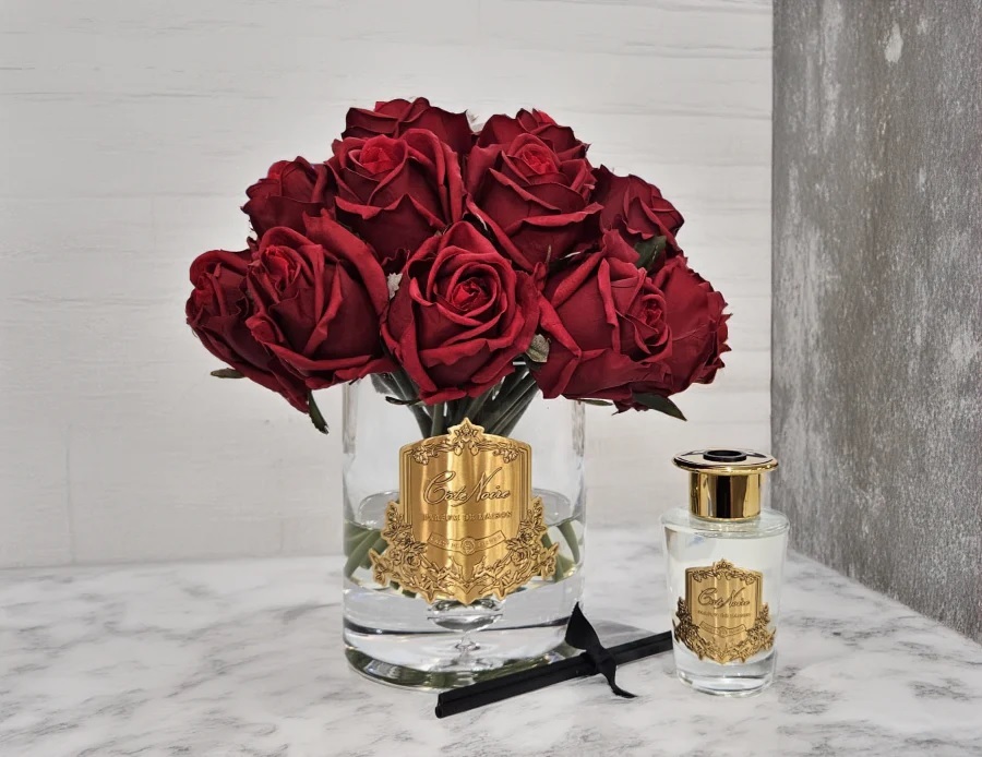 GRAND ROSE BUDS BOUQUETБольшой букет из бутонов роз, 2 спрея по 10 мл, красный, золотой декор