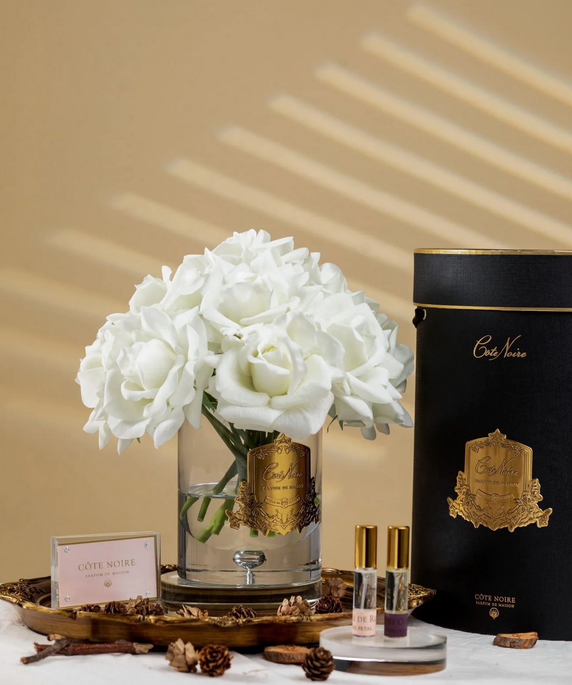 GRAND BOUQUET white BLACK BOX GOLDБольшой букет роз, 2 спрея по 10 мл, белый, ВхШхД 32х26х26 см