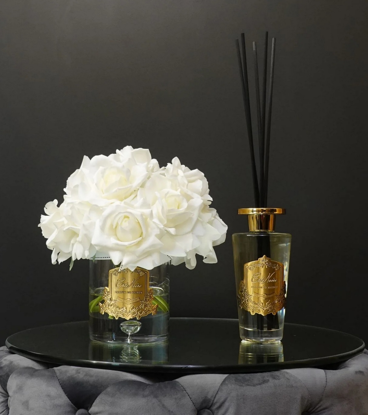 GRAND BOUQUET white BLACK BOX GOLDБольшой букет роз, 2 спрея по 10 мл, белый, ВхШхД 32х26х26 см
