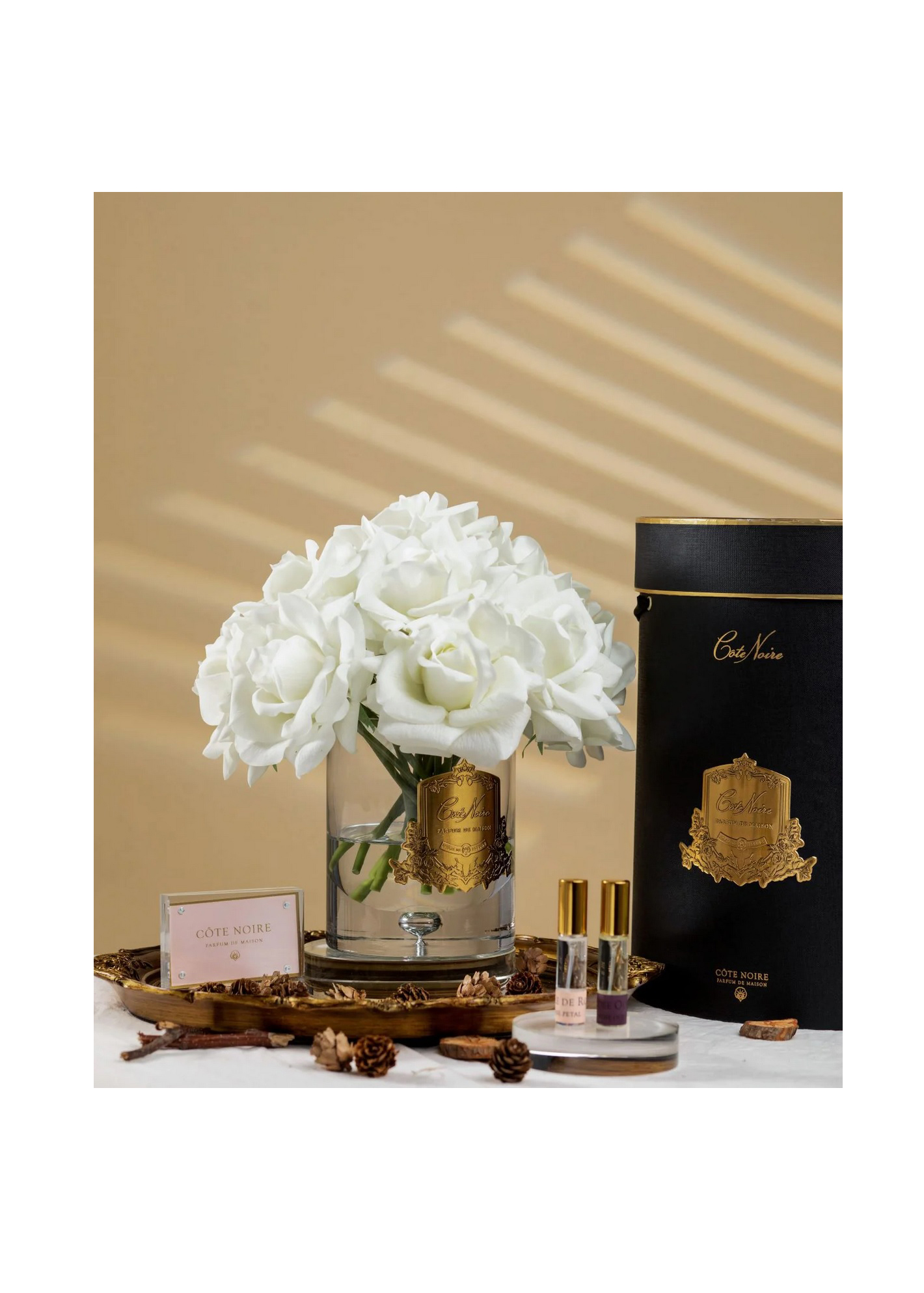 GRAND BOUQUET white BLACK BOX GOLDБольшой букет роз, 2 спрея по 10 мл, белый, ВхШхД 32х26х26 см