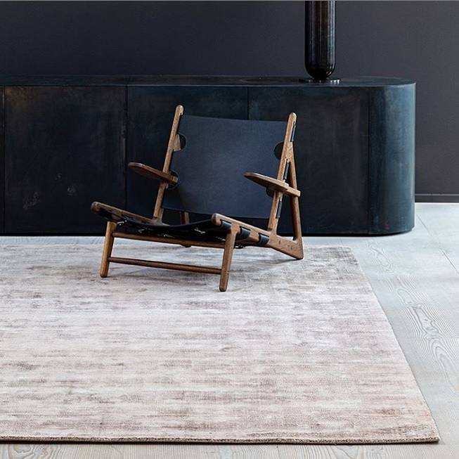 KARMA NOUGAT BROWNКовер 200х300, высота ворса 5-7 мм, 4 кг/м2 ручная работа, цвет коричневый 100%