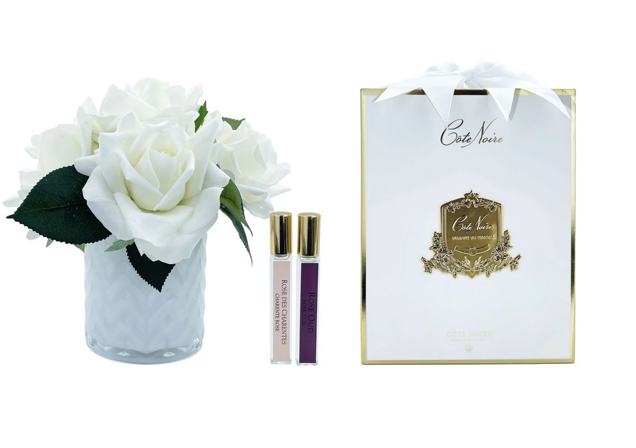 HERRINGBONE FLOWER WHITE Букет белые, белая ваза стекло рельеф "ёлочка", 2 спрея, ВхШхД 21х17х17 с