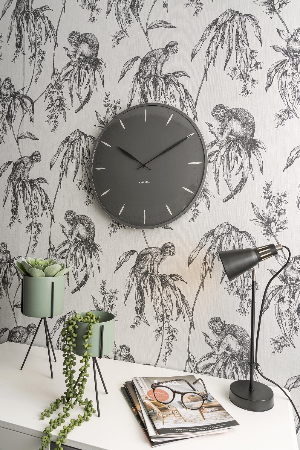 Часы настенные Karlsson LEAF, 40х40х4 см, темно-серый, стекло, сталь, бесшумный механизм, батарейка
