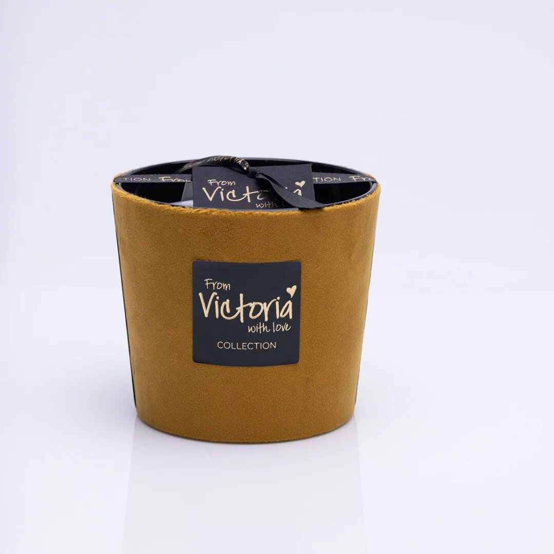 Свеча ароматическая Victoria with Love Velvet ochre 400гр
