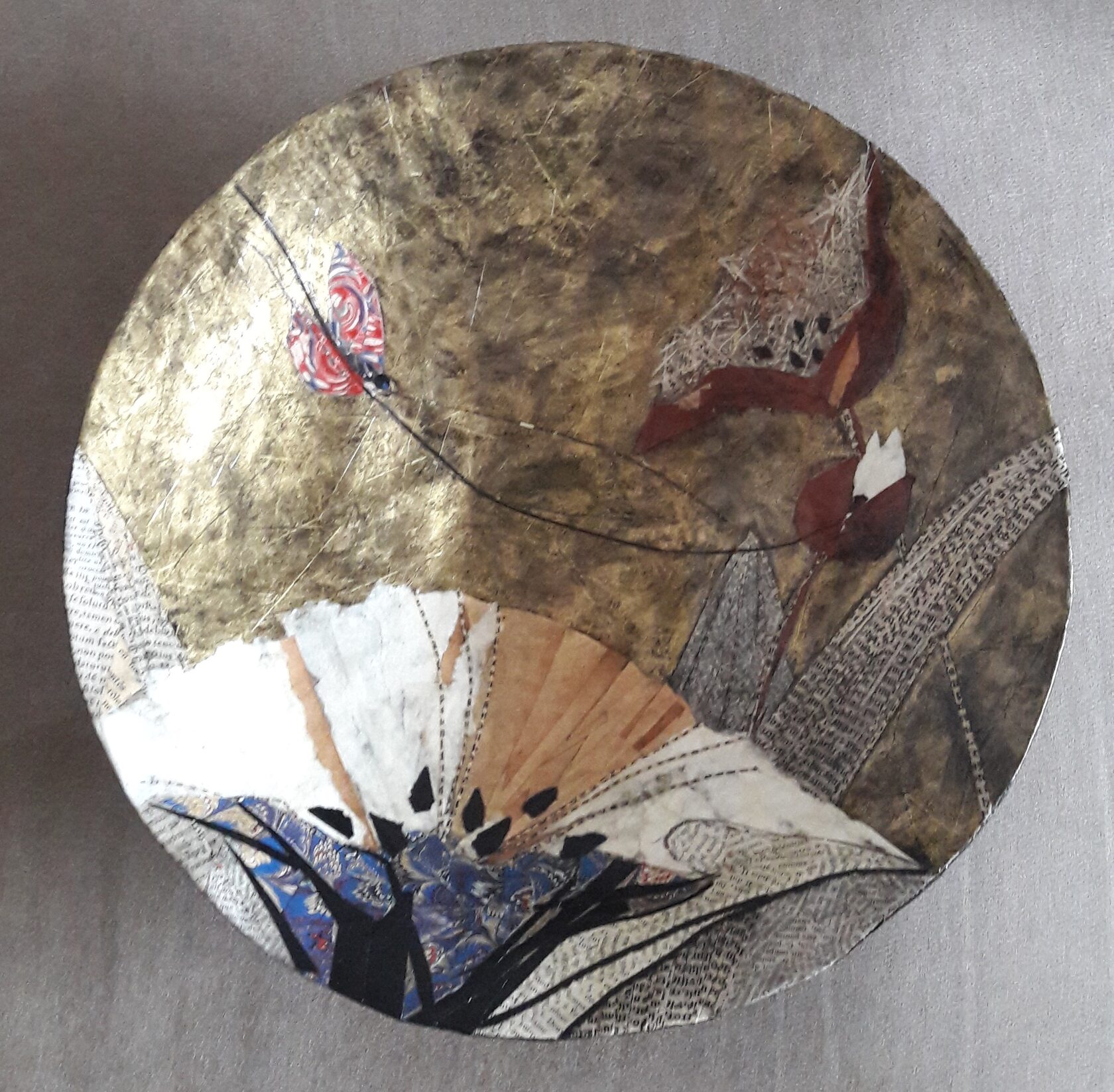 ТАРЕЛКА Тарелка декоративная диам 40 см, папье маше, инкрустации из льняной бумаги