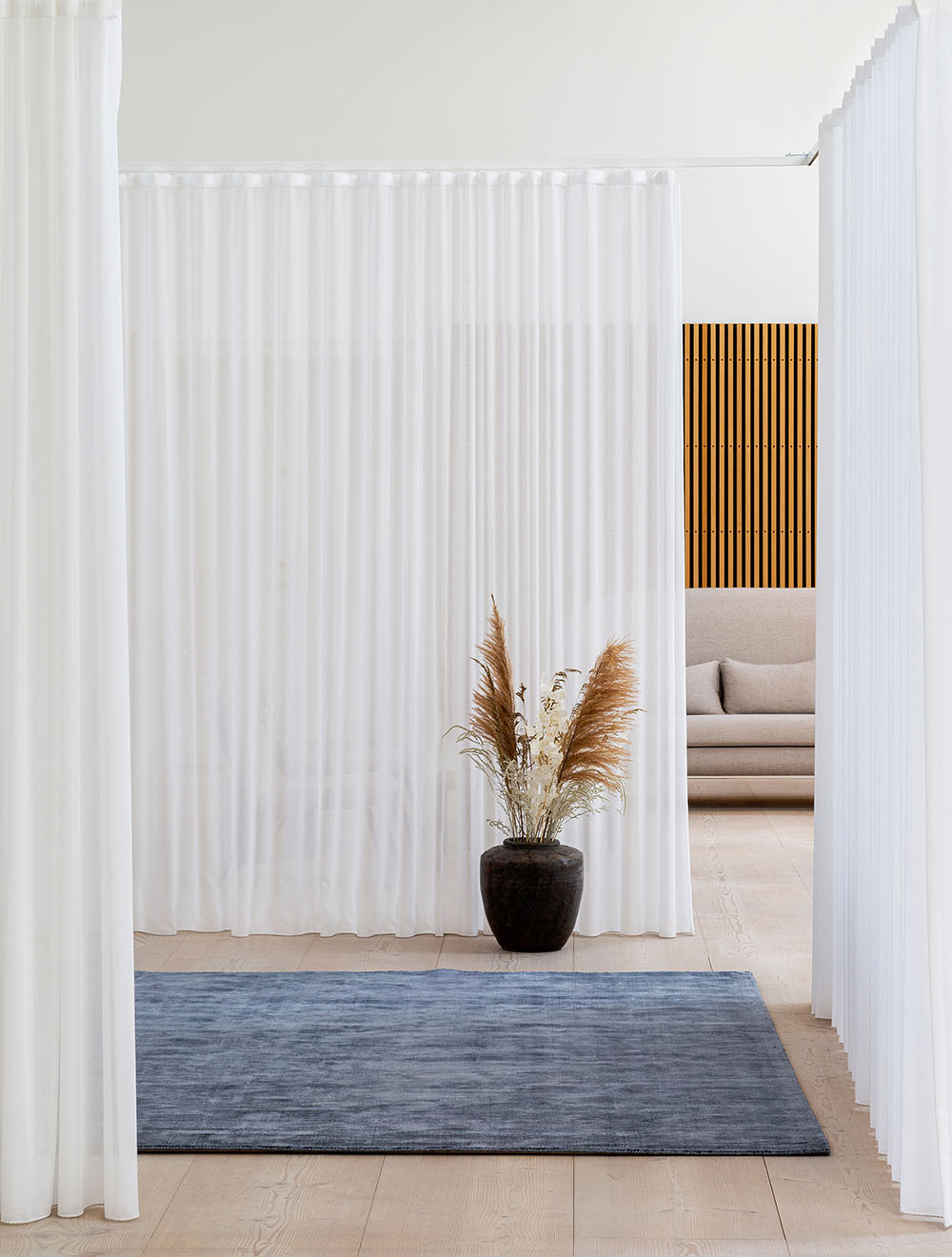 KARMA WASHED BLUEКовер 200х300, высота ворса 5-7 мм, 4 кг/м2 ручная работа, цвет синий 100% бамбук