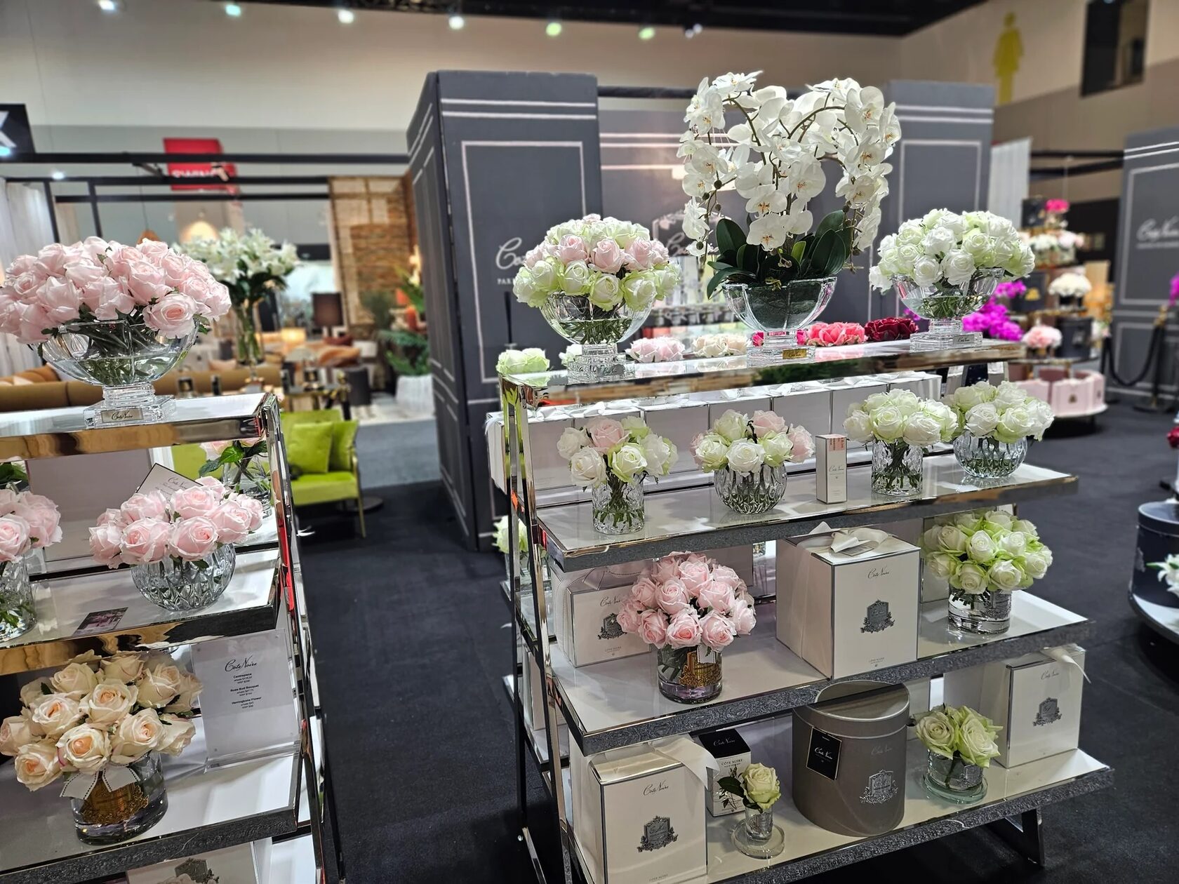 CENTERPIECE ROSE BUDS Букет из бутонов роз, зеленый и белый, 2 спрея по 10 мл