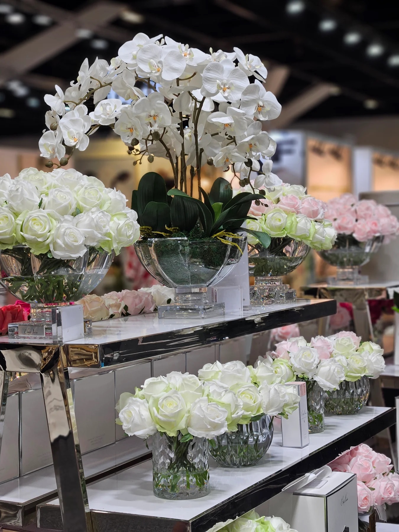 CENTERPIECE ROSE BUDS Букет из бутонов роз, зеленый и белый, 2 спрея по 10 мл