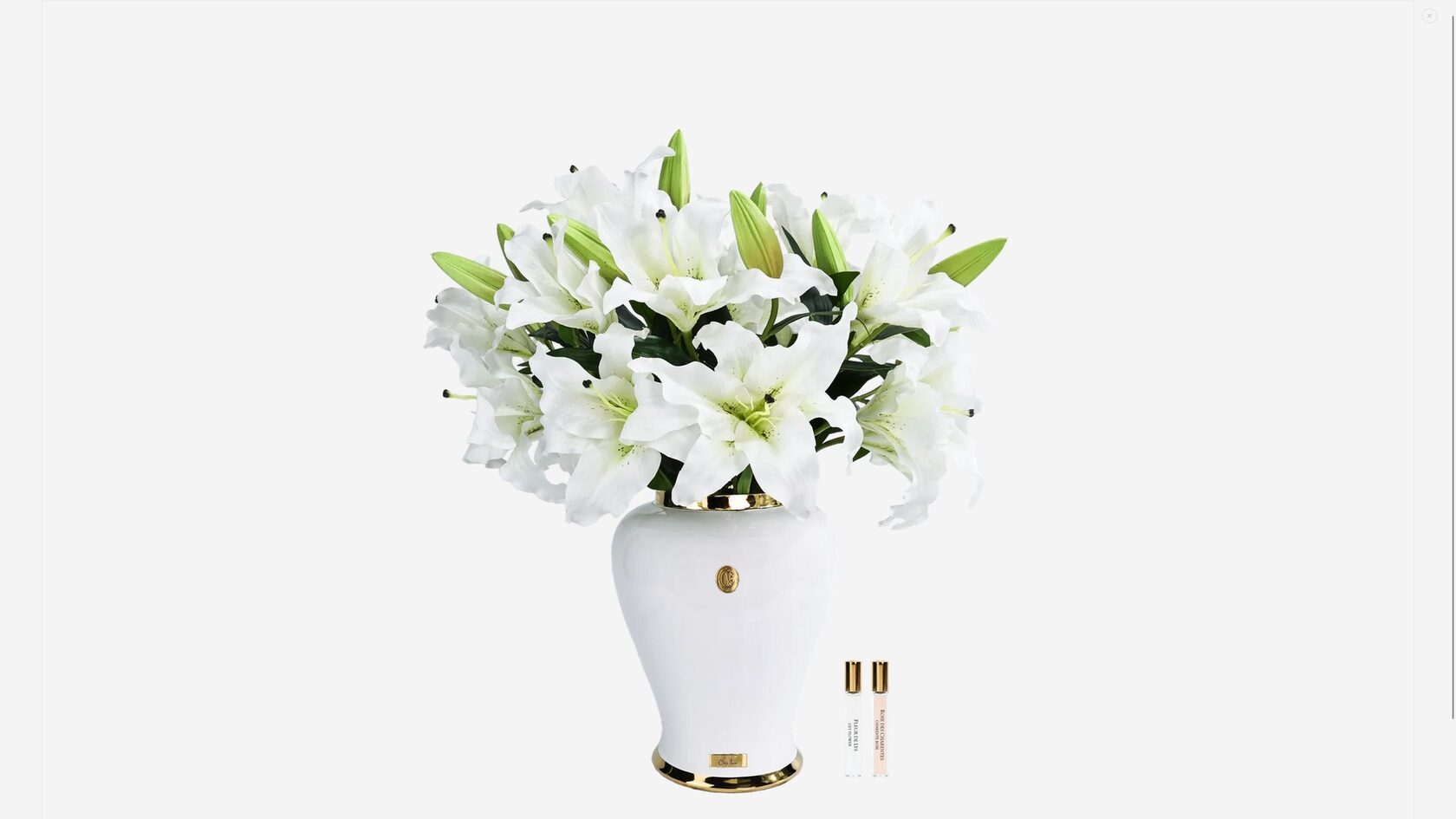 Букет лилий Cote Noire IMPERIAL LILIES Ivory, белый, ваза синяя, 2 спрея п