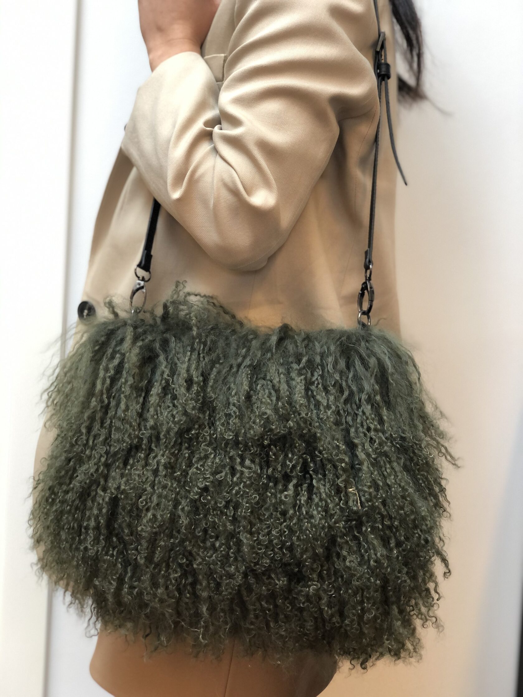 JASMIN MUFF BAG hedge greenСумка-муфта зеленый 19/26, с мехом 30/40
