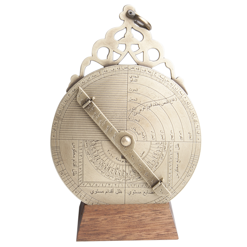 Астролябия восточная Hemisferium Eastern Astrolabe диам 12,2 х 0,7 Высота с базой 16,6 см, бронза