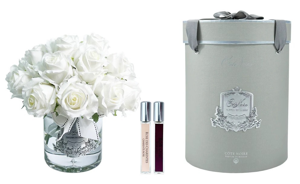 LUXURY ROSE BUDS BOUQUETБольшой букет из бутонов роз, белый, 2 спрея по 10 мл, серебряный декор, се